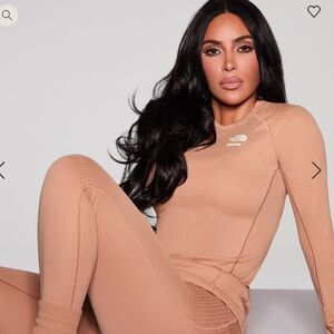 THE NORTH FACE X SKIMS DOTKNIT LONG SLEEVE TOP | OCHRE M